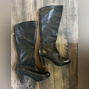 Frye company black Miranda Back zip size 10M all leather